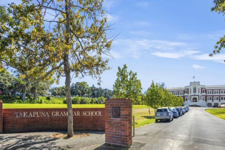 Photo of property in 1/9 Corrella Road, Belmont, Auckland, 0622