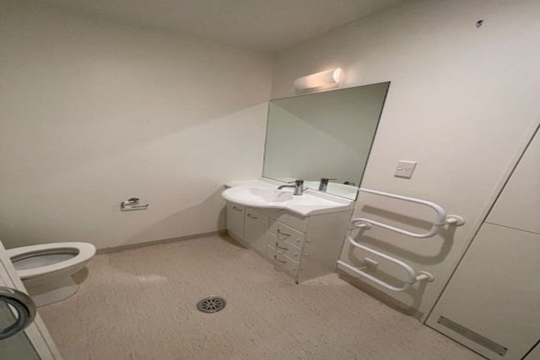 Photo of property in Terrace Heights Apartments, 2/163p The Terrace, Wellington Central, Wellington, 6011