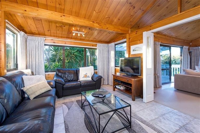 Photo of property in 2/10 Denby Lane, Northcote Point, Auckland, 0627