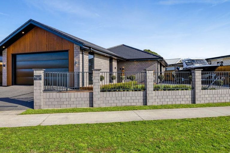 Photo of property in 11 Rua Place, Bell Block, New Plymouth, 4312