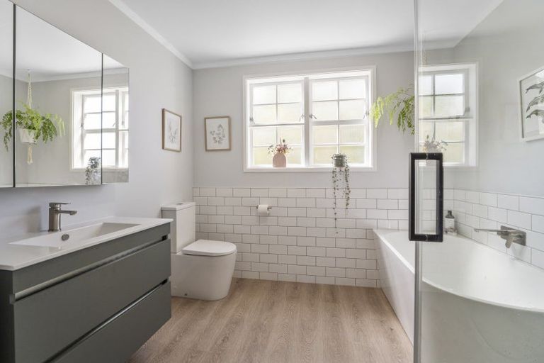 Photo of property in 75 Eatwell Avenue, Paraparaumu Beach, Paraparaumu, 5032