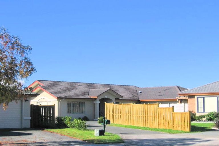 Photo of property in 14 Millstone Lane, Henderson, Auckland, 0612