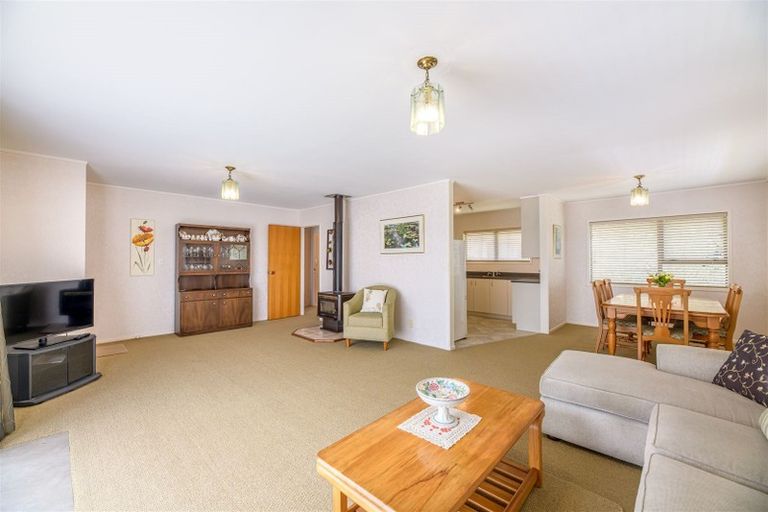 Photo of property in 1/246 Great North Road, Henderson, Auckland, 0612