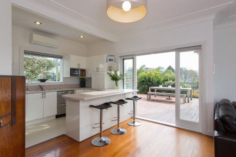 Photo of property in 6 Apihai Street, Orakei, Auckland, 1071