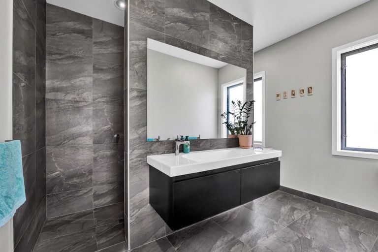 Photo of property in 17 Honeyfield Drive, Whalers Gate, New Plymouth, 4310