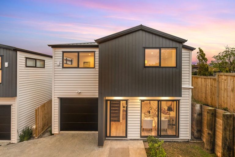 Photo of property in 165d Wiseley Road, West Harbour, Auckland, 0618