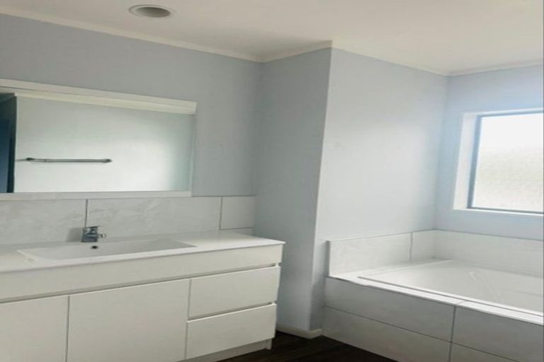 Photo of property in 14a Campbell Place, Papakura, 2110