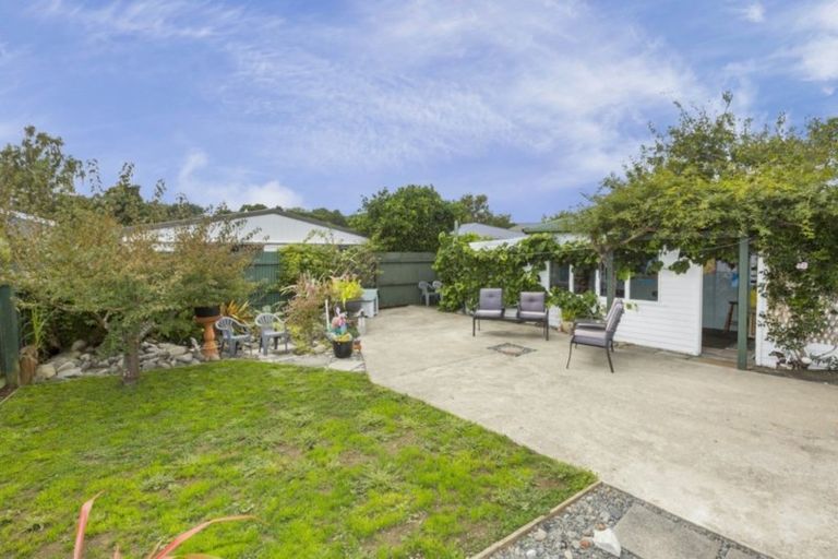 Photo of property in 5 Parera Grove, Heretaunga, Upper Hutt, 5018