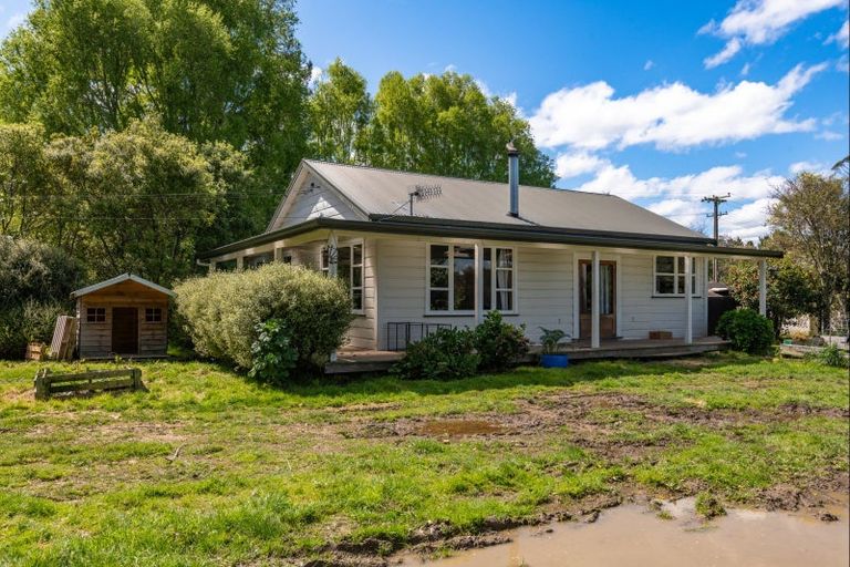 Photo of property in 1678 Kimbolton Road, Cheltenham, Feilding, 4777