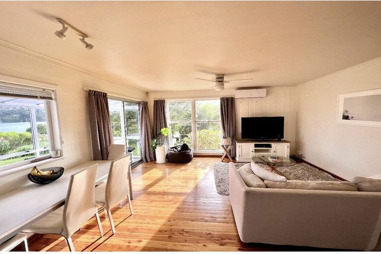 Photo of property in 1/1 Alison Avenue, Herald Island, Auckland, 0618