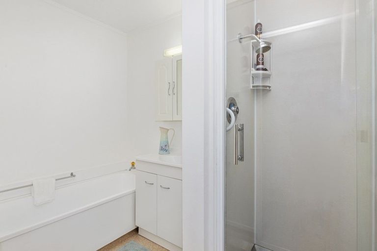 Photo of property in 2/59 Kowhai Avenue, Ebdentown, Upper Hutt, 5018