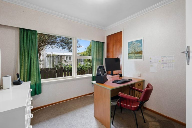 Photo of property in 329 Devon Street West, New Plymouth, 4310