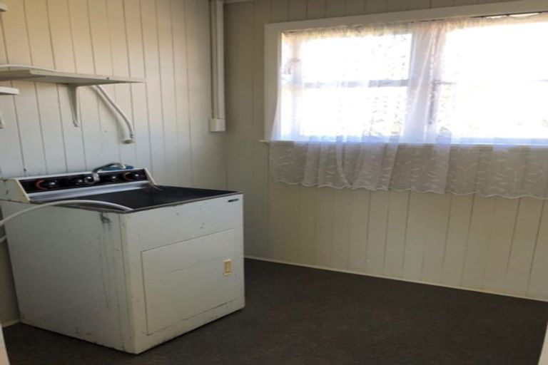 Photo of property in 17 Newall Avenue, Bryndwr, Christchurch, 8052