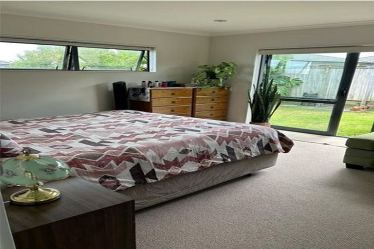 Photo of property in 51 Hadley Wood Drive, Wattle Downs, Auckland, 2103