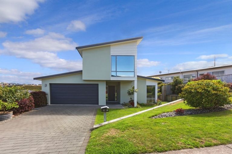 Photo of property in 6 Sumner Terrace, Aotea, Porirua, 5024