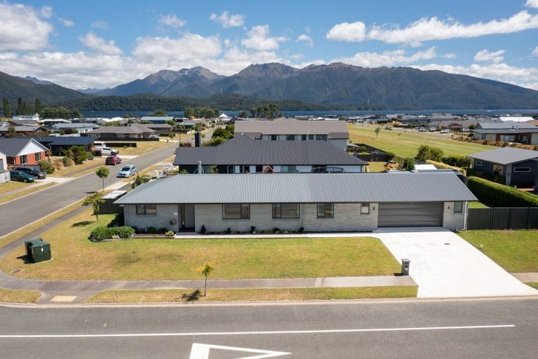 Photo of property in 14 Acheron Way, Te Anau, 9600