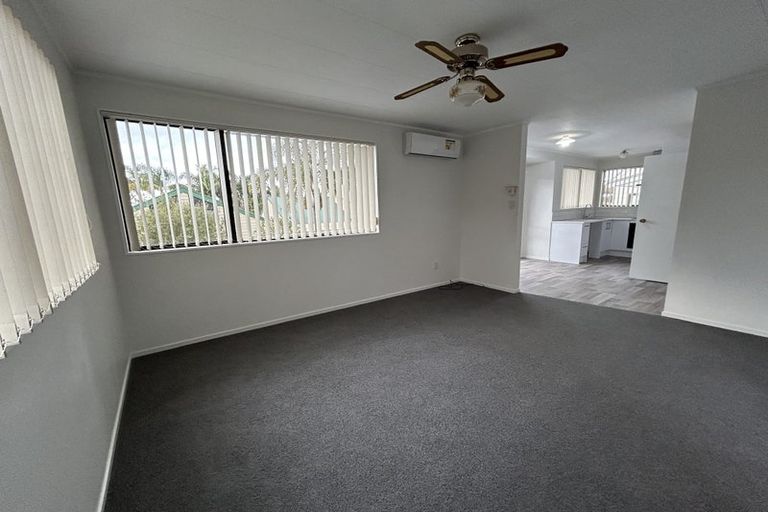 Photo of property in 14 Chablis Place, Henderson, Auckland, 0612