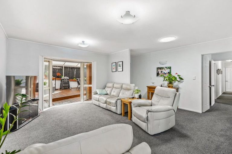 Photo of property in 24 Millstream Drive, Henderson, Auckland, 0610