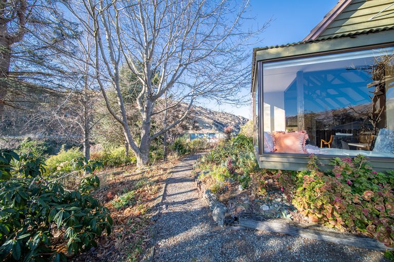 Photo of property in 2 Jedburgh Street, Roxburgh, 9500