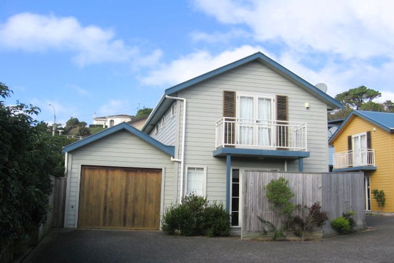 Photo of property in 15c Petherick Crescent, Johnsonville, Wellington, 6037