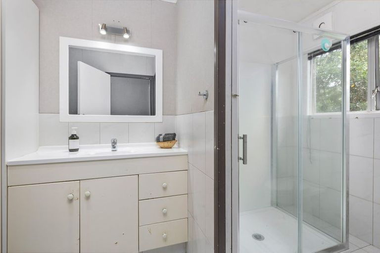 Photo of property in 1/103 Carlisle Road, Torbay, Auckland, 0632