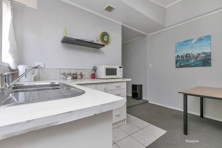 Photo of property in 24 Claverdon Drive, Massey, Auckland, 0614