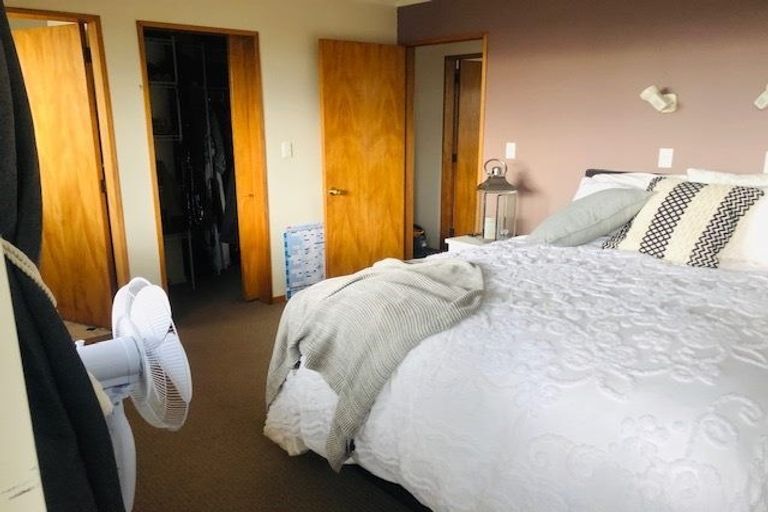 Photo of property in 5 Chilton Drive, Paraparaumu, 5032