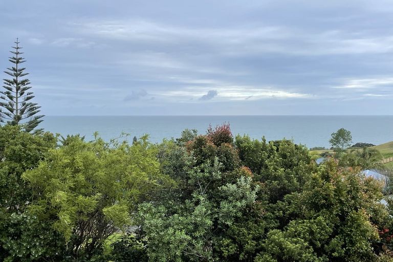 Photo of property in 77 Stratford Drive, Cable Bay, 0420