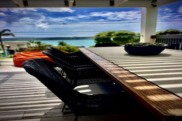 Photo of property in 21 Tindalls Bay Road, Tindalls Beach, Whangaparaoa, 0930