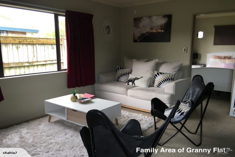 Photo of property in 4 Johnstone Drive, Fitzherbert, Palmerston North, 4410