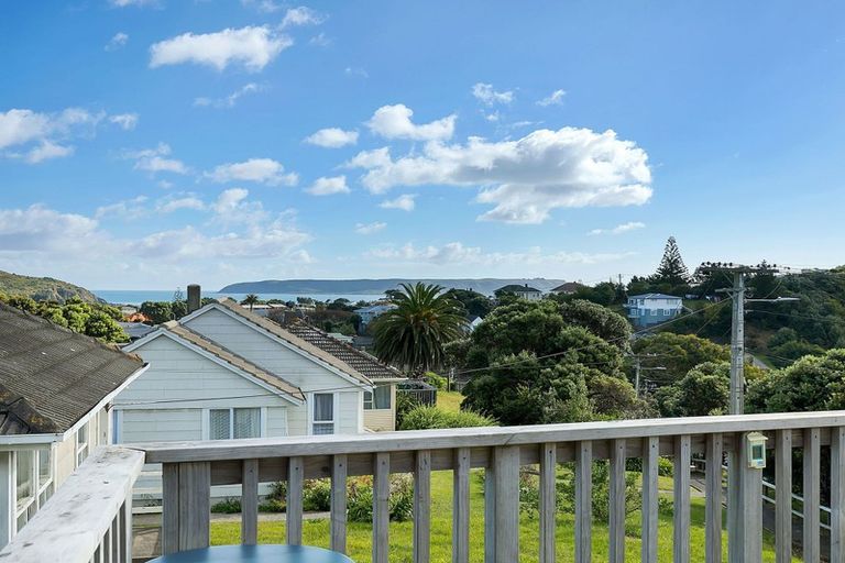 Photo of property in 14 Downes Street, Titahi Bay, Porirua, 5022