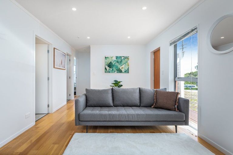 Photo of property in 247a Glenfield Road, Hillcrest, Auckland, 0627