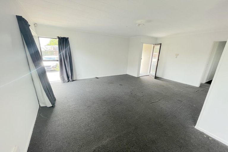 Photo of property in 2/50 Sikkim Crescent, Clover Park, Auckland, 2019