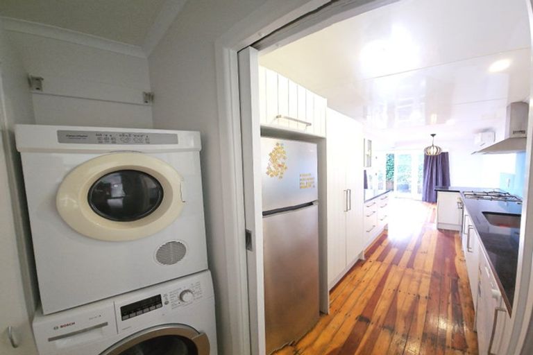 Photo of property in 170 The Esplanade, Island Bay, Wellington, 6023