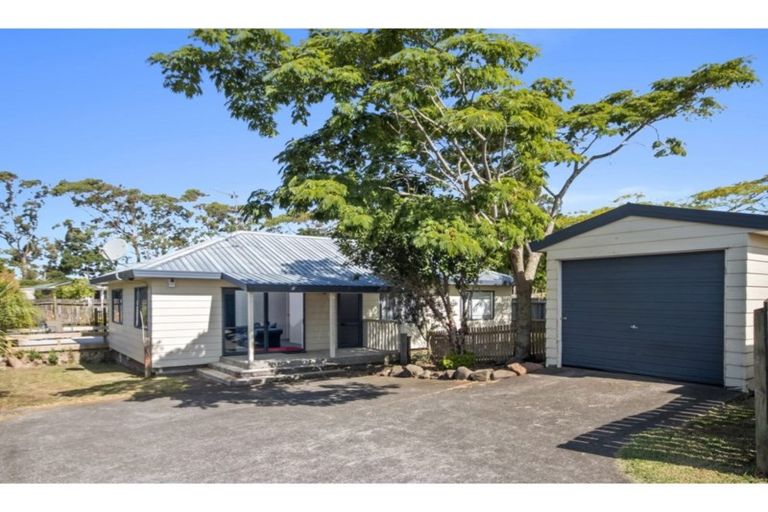 Photo of property in 73a Sandspit Road, Waiuku, 2123
