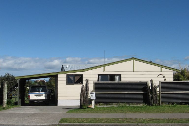 Photo of property in 16 Meander Drive, Welcome Bay, Tauranga, 3112