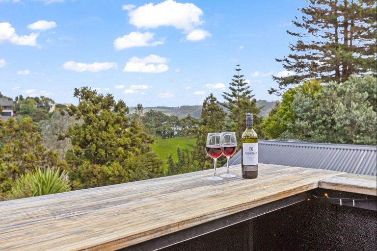 Photo of property in 220 Wade River Road, Wade Heads, Whangaparaoa, 0932