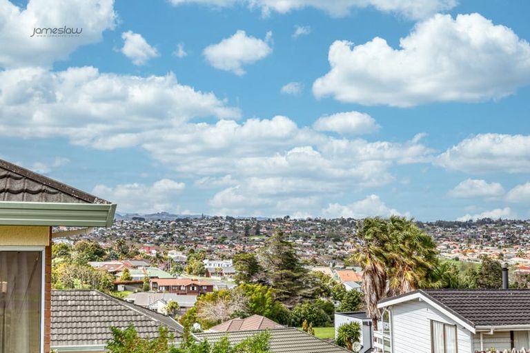 Photo of property in 1/17 Cambric Place, Botany Downs, Auckland, 2010