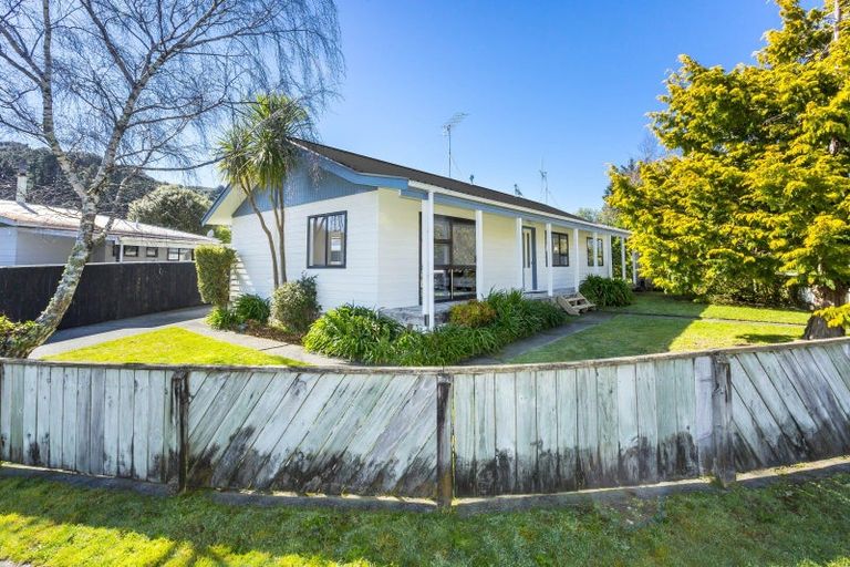 Photo of property in 1 Moonstone Grove, Birchville, Upper Hutt, 5018