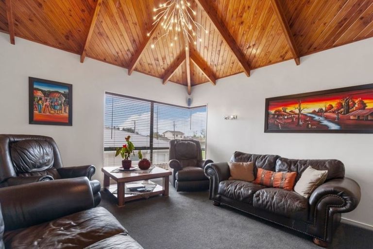 Photo of property in 6a Manuwai Road, Torbay, Auckland, 0630