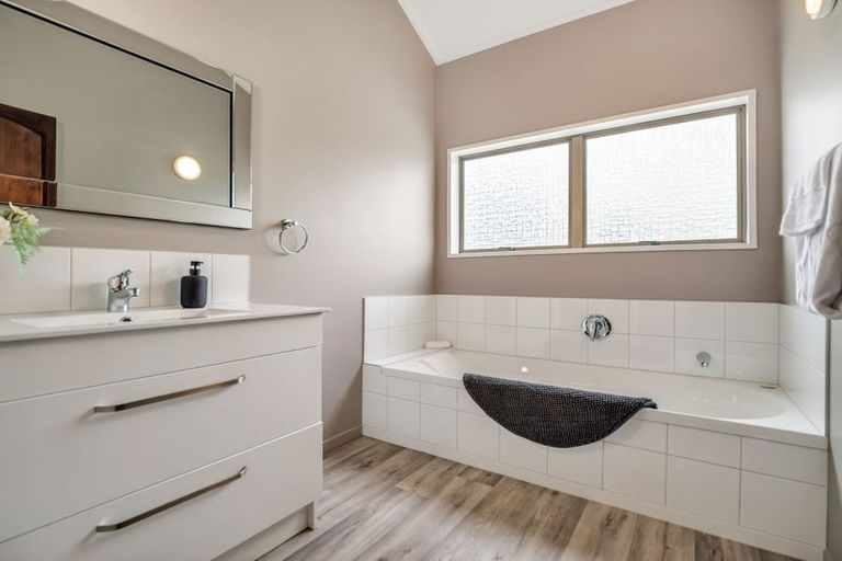 Photo of property in 9 Wilfred Street, St Andrews, Hamilton, 3200