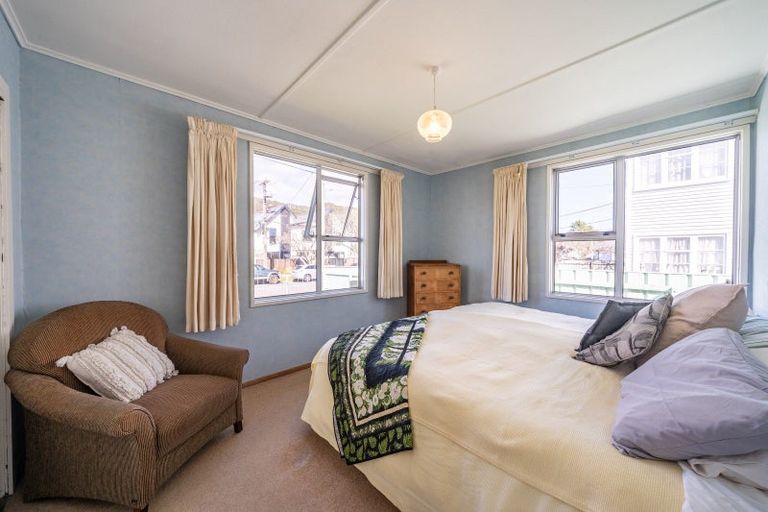 Photo of property in 17 Molesworth Street, Taita, Lower Hutt, 5011