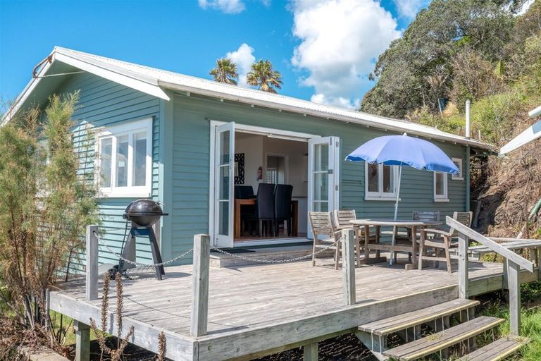 Photo of property in 35 The Strand, Onetangi, Waiheke Island, 1081