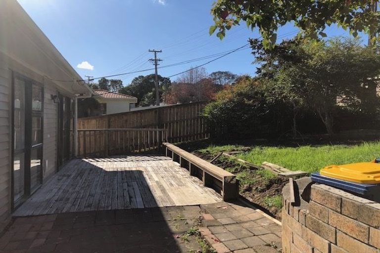 Photo of property in 25 William Souter Street, Forrest Hill, Auckland, 0620