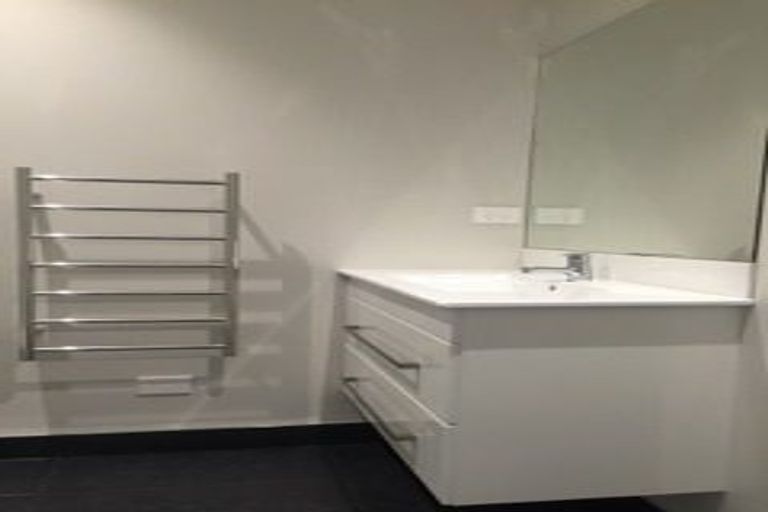 Photo of property in 28 Wautaiti Drive, Riverhead, 0820