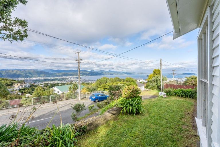 Photo of property in 91 Maungaraki Road, Korokoro, Lower Hutt, 5012