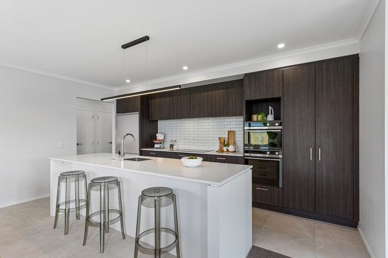 Photo of property in 29 Tiromoana Drive, Red Beach, 0932