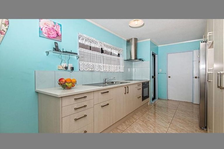 Photo of property in 2/16 De Quincey Terrace, Highland Park, Auckland, 2010