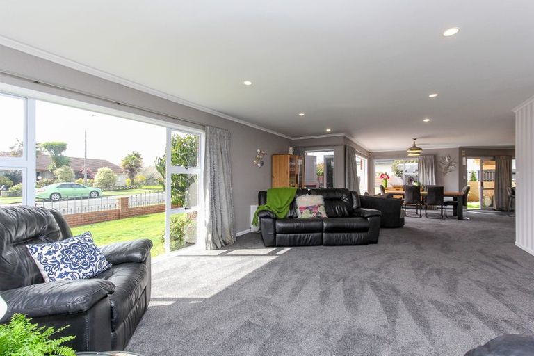 Photo of property in 76 Branch Road, Highlands Park, New Plymouth, 4312