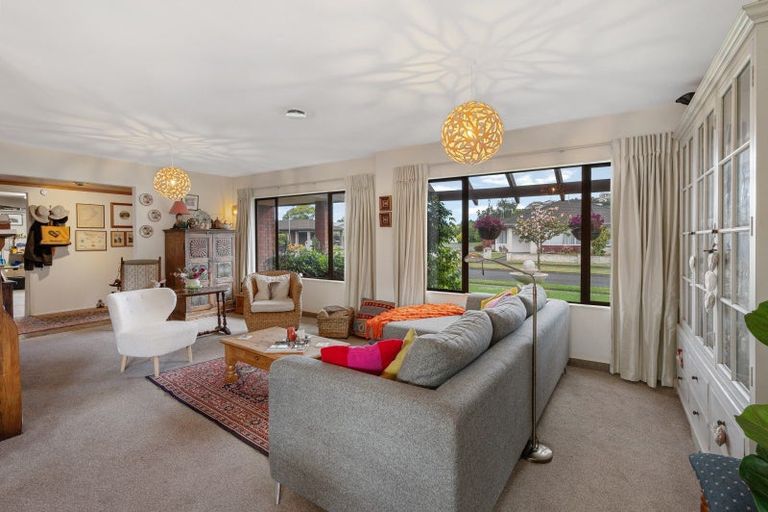 Photo of property in 2 Webb Place, Taradale, Napier, 4112